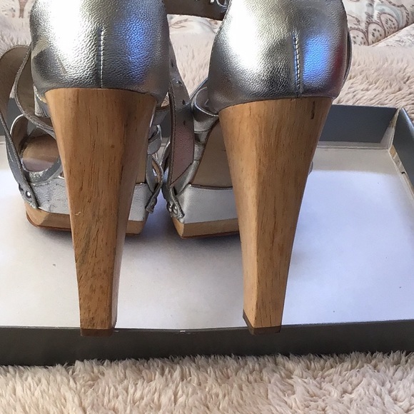 Shoes - Picture 4 of 4